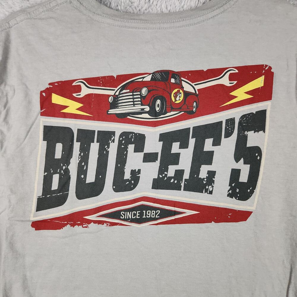 Buc ees Shirt Mens Large Gray Beaver Logo Car Truck Graphic Tee Souvenir Wrench